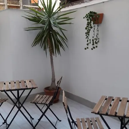 Garden House: And For Holidays Palerme