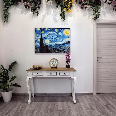 Garden House: And For Holidays Couette-café 2*