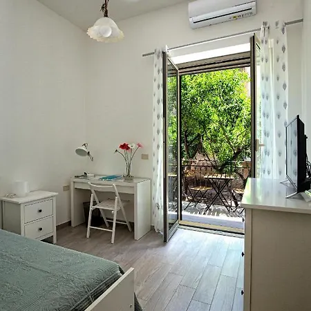 Garden House: And For Holidays 2*