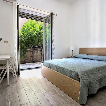 Garden House: And For Holidays Palerme