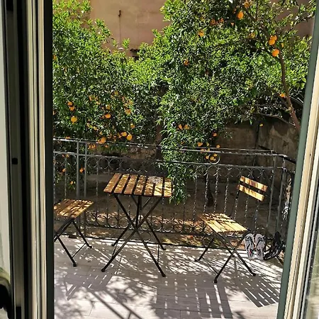 Couette-café Garden House: And For Holidays