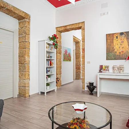 Bed and Breakfast Garden House: And For Holidays