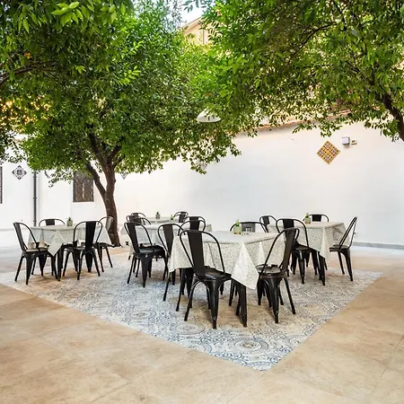 Bed and Breakfast Garden House: And For Holidays