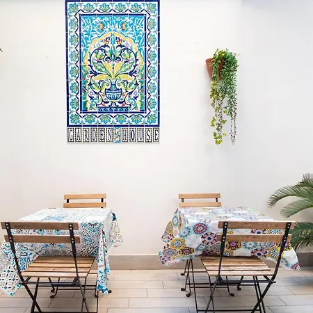 Bed and Breakfast Garden House: And For Holidays Παλέρμο